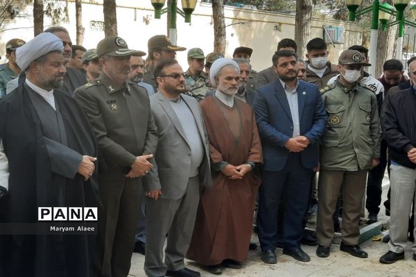 غبارروبی و عطر افشانی گلزار شهدای امامزاده عمادالدین (ع) در شهرستان رباط‌کریم