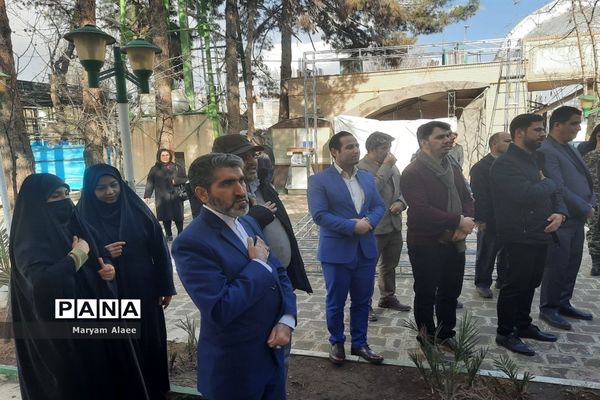 غبارروبی و عطر افشانی گلزار شهدای امامزاده عمادالدین (ع) در شهرستان رباط‌کریم