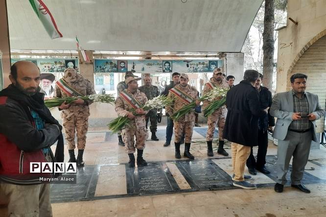 غبارروبی و عطر افشانی گلزار شهدای امامزاده عمادالدین (ع) در شهرستان رباطکریم