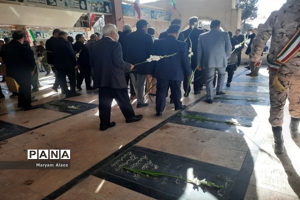 غبارروبی و عطر افشانی گلزار شهدای امامزاده عمادالدین (ع) در شهرستان رباط‌کریم