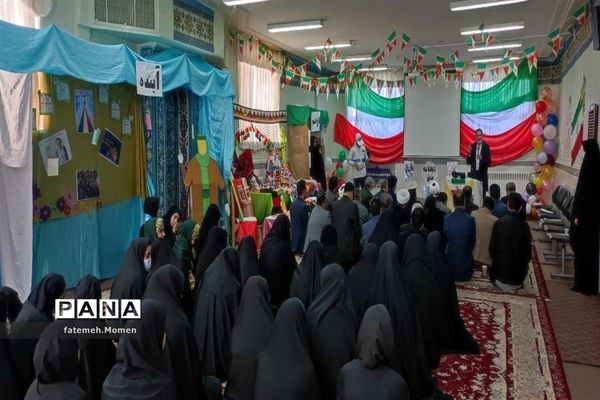 آیین جشن سالگرد پیروزی انقلاب اسلامی در دبیرستان حضرت خدیجه(س) جعفرآباد