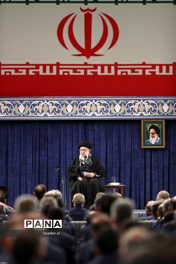 دیدار جمعی از فرماندهان نیروی هوایی و پدافند هوایی ارتش با رهبر انقلاب