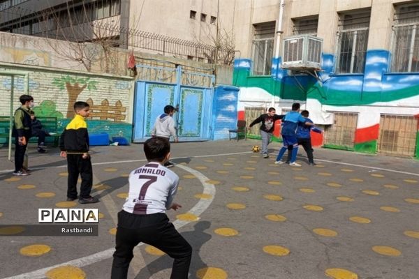 مسابقات جام بهمن در دبستان پانزده خرداد منطقه ۱۳