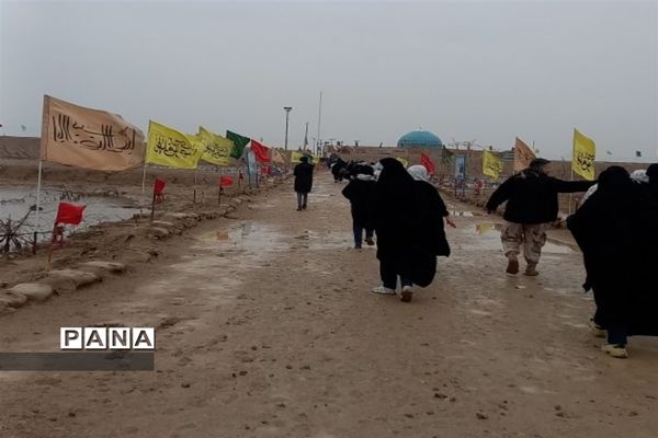بدرقه دانش‌آموزان دختر شهرستان امیدیه به اردوی راهیان نور