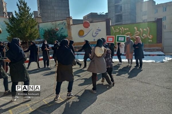 آموزش ورزش هاکی روی چمن در هنرستان مبتکران رودهن