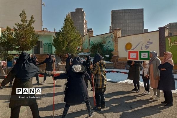 آموزش ورزش هاکی روی چمن در هنرستان مبتکران رودهن