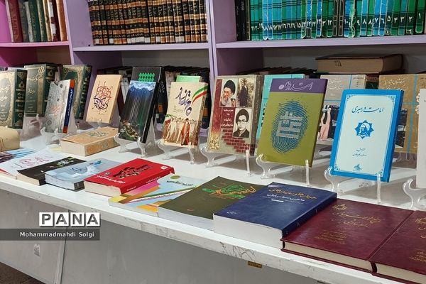 برگزاری طرح نمایشگاه مدرسه انقلاب بمناسبت دهه فجر