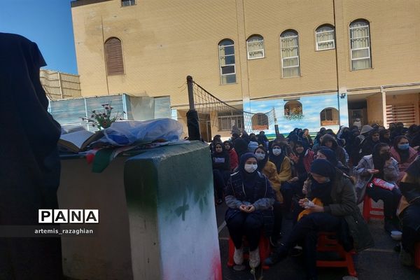 مراسم دهه فجر در دبیرستان محمد عاصمی