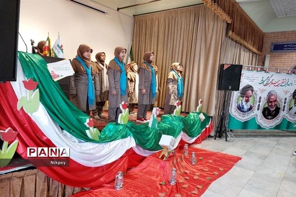 گرامیداشت دهه مبارک فجر در دبیرستان شاهد حجاب منطقه ۱۳