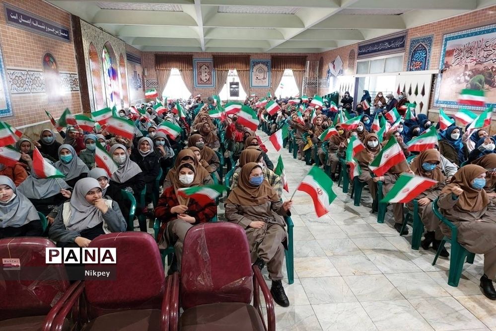 گرامیداشت دهه مبارک فجر در دبیرستان شاهد حجاب منطقه ۱۳