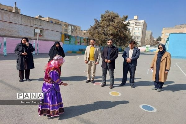 بازدید مسئولان آموزش و پرورش مشهد از توانمندی‌های دانش‌آموزان دبستان رضوی