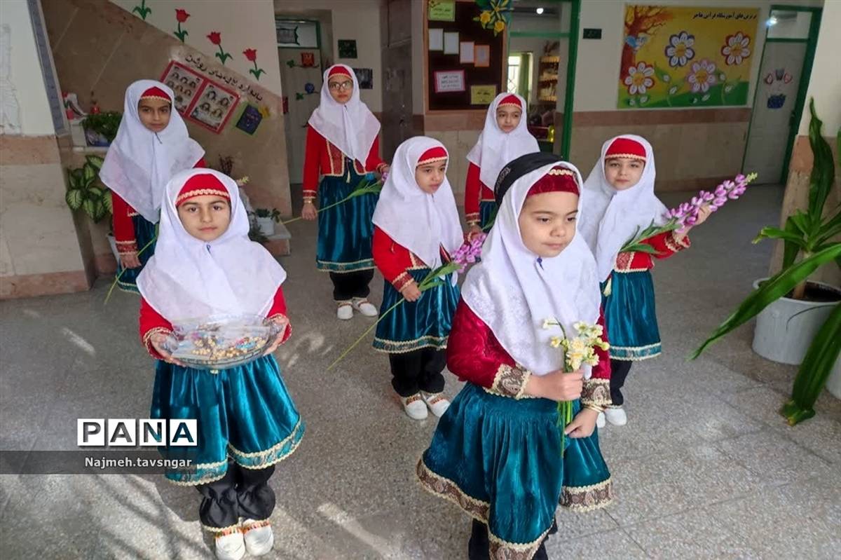 از لباس سنتی شهرستان مروست رونمایی شد