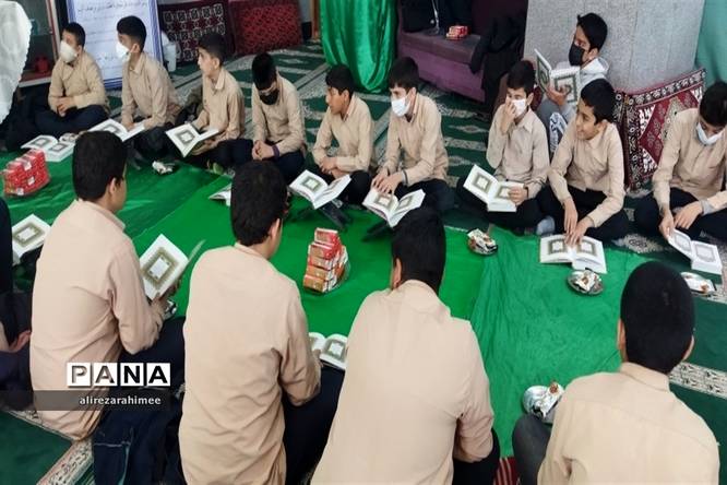 برگزاری ویژهبرنامه پیش اجلاسیه نماز و محفل انس با قرآن در فیروزکوه