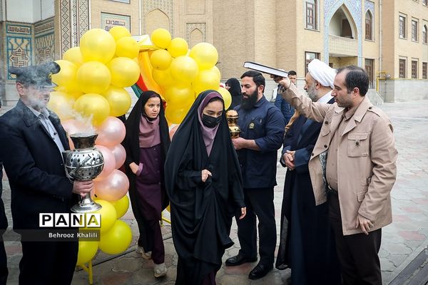 مراسم بدرقه کاروان زیارت اولی‌های دانش‌آموزی مشهد الرضا(ع)