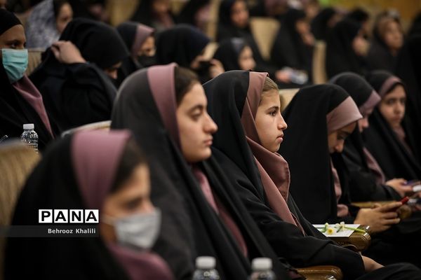 مراسم بدرقه کاروان زیارت اولی‌های دانش‌آموزی مشهد الرضا(ع)
