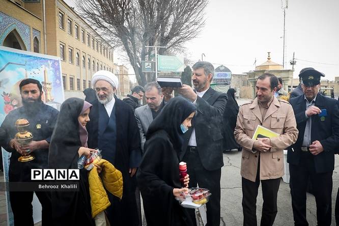 مراسم بدرقه کاروان زیارت اولیهای دانشآموزی مشهد الرضا(ع)