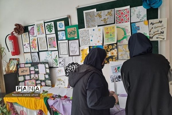 نمایشگاه مدرسه انقلاب در هنرستان نوین آفرین رودهن