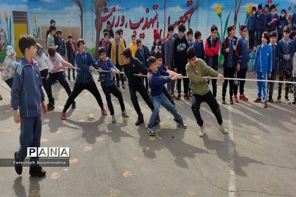 اجرای برنامه‌های مفرح ورزشی و هنری در دبستان نیکان ملارد