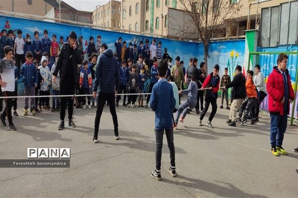 اجرای برنامه‌های مفرح ورزشی و هنری در دبستان نیکان ملارد