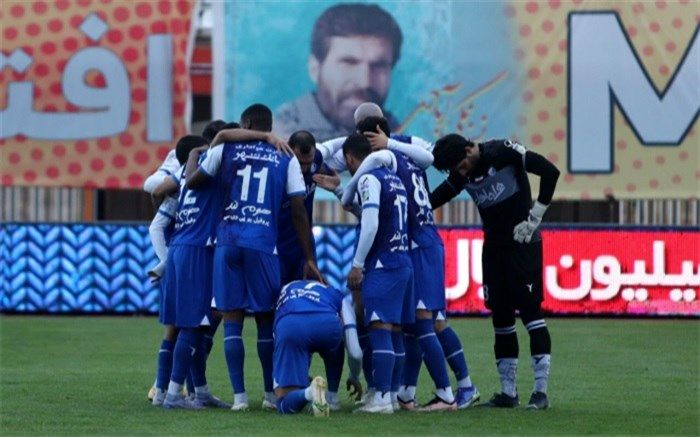 حسینی از فهرست استقلال خط خورد