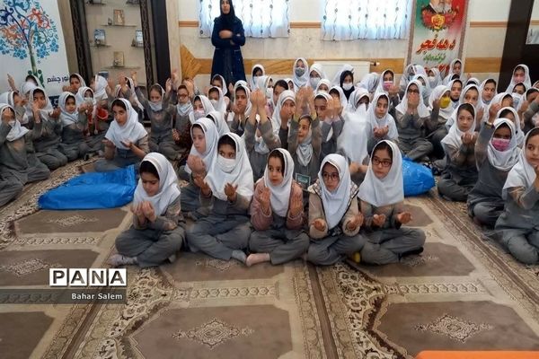 گرامیداشت دهه مبارک فجر در آموزشگاه شاهد فاطمه زهرا(س) اسلامشهر