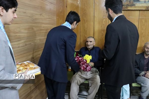 بازدید از خانه سالمندان توسط نمایندگان مجلس دانش‌آموزی  خراسان‌ رضوی