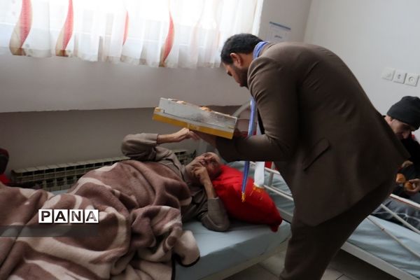 بازدید از خانه سالمندان توسط نمایندگان مجلس دانش‌آموزی  خراسان‌ رضوی