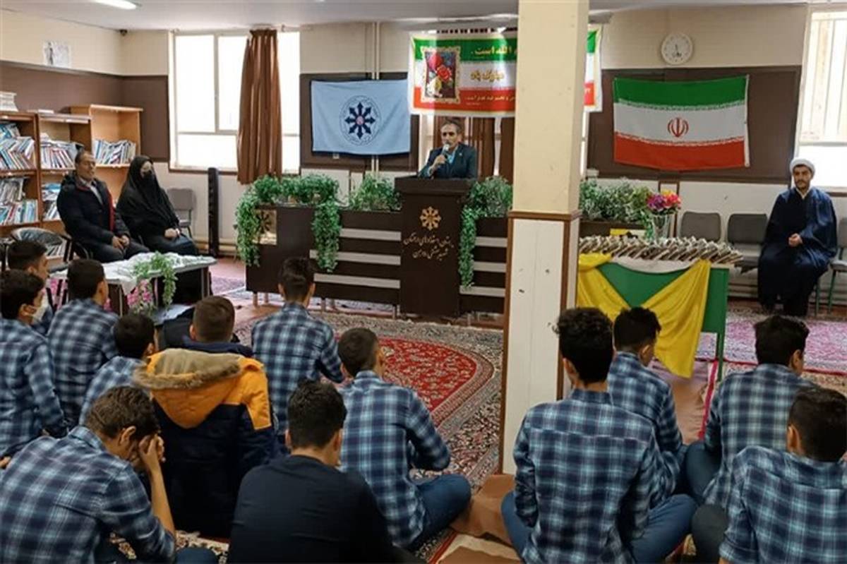 جشن‌تکلیف دانش‌آموزان مدرسه استعدادهای درخشان شهید بهشتی رودهن  برگزار شد