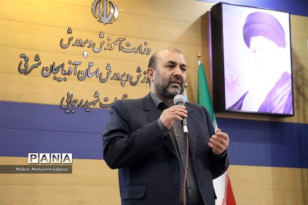 جشن انقلاب کارکنان ستادی اداره‌کل آموزش و پرورش آذربایجان شرقی