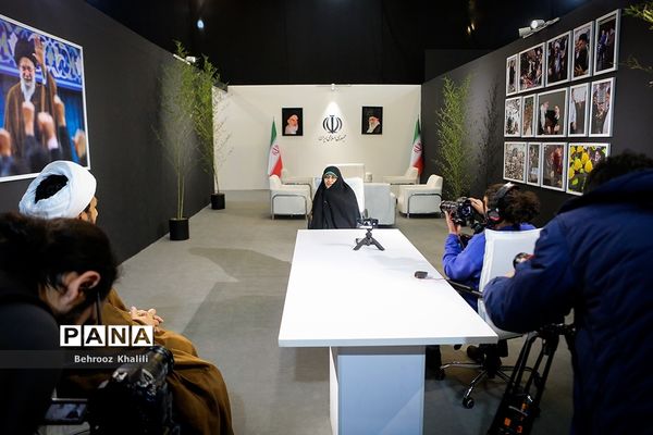 بازدید معاون امور زنان و خانواده ریاست جمهوری از نمایشگاه تبیین دستاوردها و پیشرفت‌های انقلاب اسلامی
