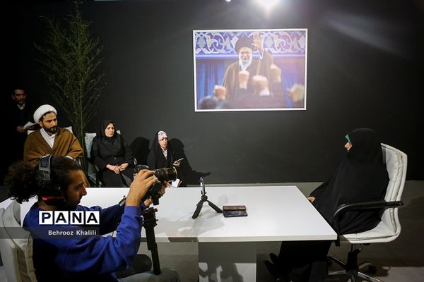 بازدید معاون امور زنان و خانواده ریاست جمهوری از نمایشگاه تبیین دستاوردها و پیشرفت‌های انقلاب اسلامی