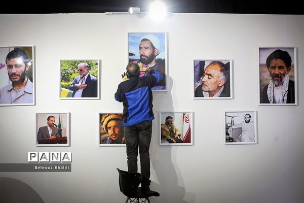 بازدید معاون امور زنان و خانواده ریاست جمهوری از نمایشگاه تبیین دستاوردها و پیشرفت‌های انقلاب اسلامی