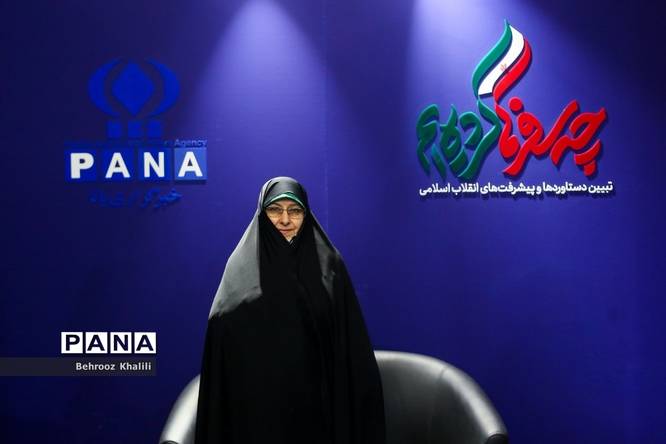 بازدید معاون امور زنان و خانواده ریاست جمهوری از نمایشگاه تبیین دستاوردها و پیشرفتهای انقلاب اسلامی