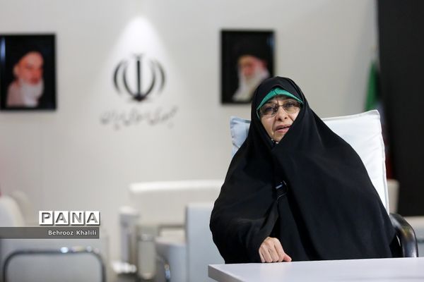 بازدید معاون امور زنان و خانواده ریاست جمهوری از نمایشگاه تبیین دستاوردها و پیشرفت‌های انقلاب اسلامی