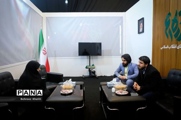 بازدید معاون امور زنان و خانواده ریاست جمهوری از نمایشگاه تبیین دستاوردها و پیشرفت‌های انقلاب اسلامی