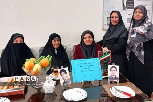برگزاری جشن دهه‌ فجر در دبیرستان شهید شرافت بهارستان دو