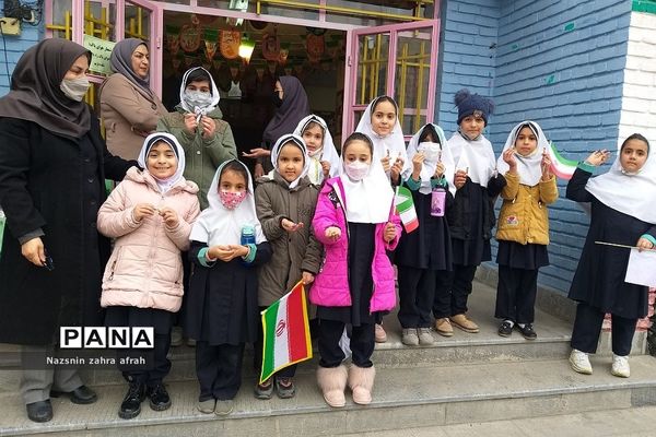 جشن انقلاب در مدارس ابتدایی رودهن