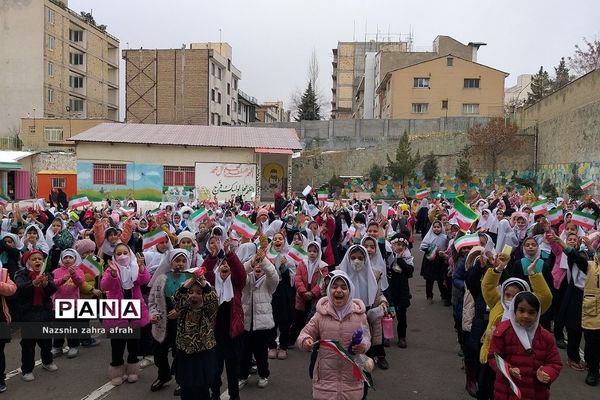 جشن انقلاب در مدارس ابتدایی رودهن
