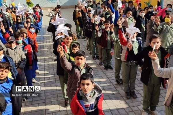 جشن انقلاب در مدارس ابتدایی رودهن