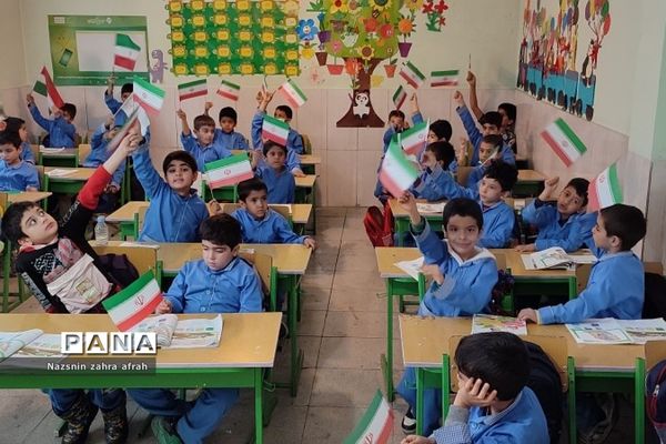 جشن انقلاب در مدارس ابتدایی رودهن