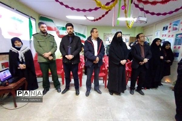 برگزاری مراسم  مدرسه انقلاب در دبیرستان آیت‌الله طالقانی رودهن