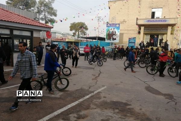 همایش بزرگ دوچرخه سواری دانش‌آموزان در شیراز