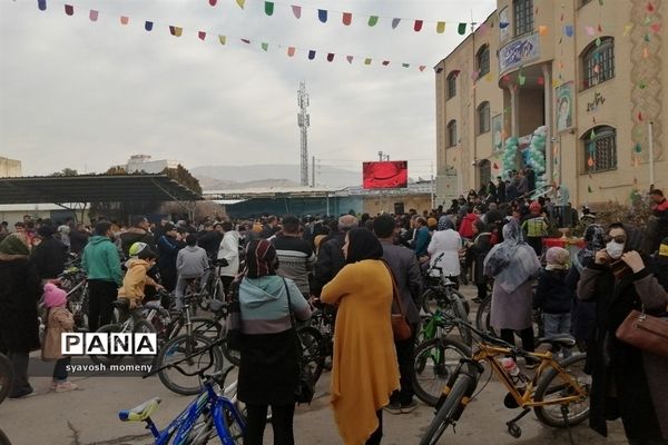 همایش بزرگ دوچرخه سواری دانش‌آموزان در شیراز