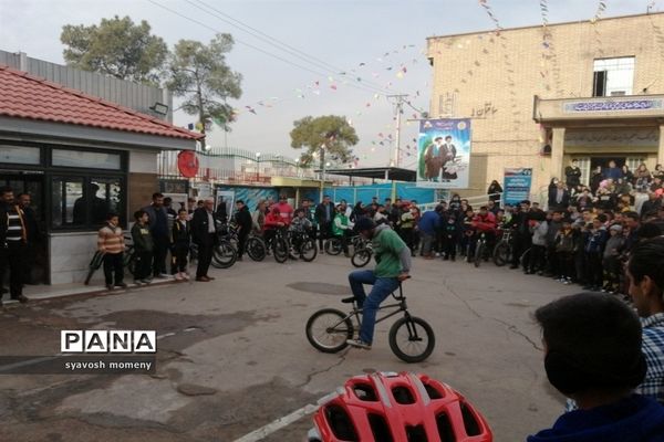 همایش بزرگ دوچرخه سواری دانش‌آموزان در شیراز