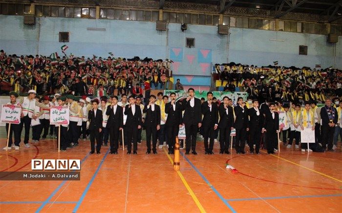 مانور بزرگ یاوران انقلاب با حضور بیش از یک هزار دانش‌آموز در لرستان برگزار شد