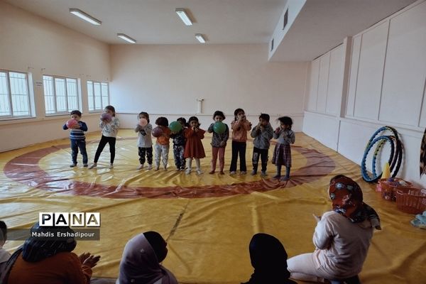 برگزاری مسابقات ورزشی به مناسبت دهه فجر در ورزشگاه شهرک شهید درخشان