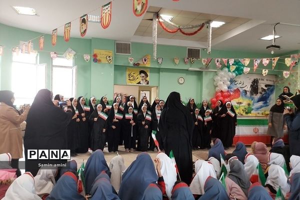 جشن انقلاب و دهه فجر در مدرسه حضرت زینب(س) رودهن