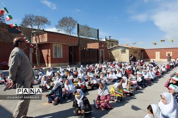 برگزاری جشن پیروزی انقلاب در دبستان بنت‌الهدی فشافویه