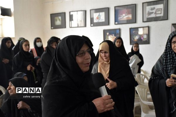 برپایی کلاس درس عشق ایثار با حضور 35 شهید دانش‌آموز و فرهنگی دبیرستان اسلامی شهرستان جهرم