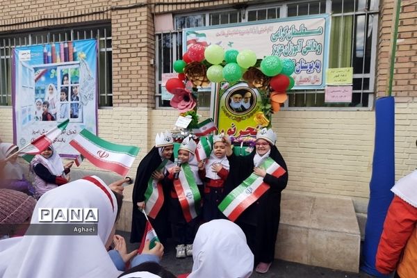 تقدیر از برندگان مسابقات فرهنگی-ورزشی در دبستان حقیقت منطقه ۱۳